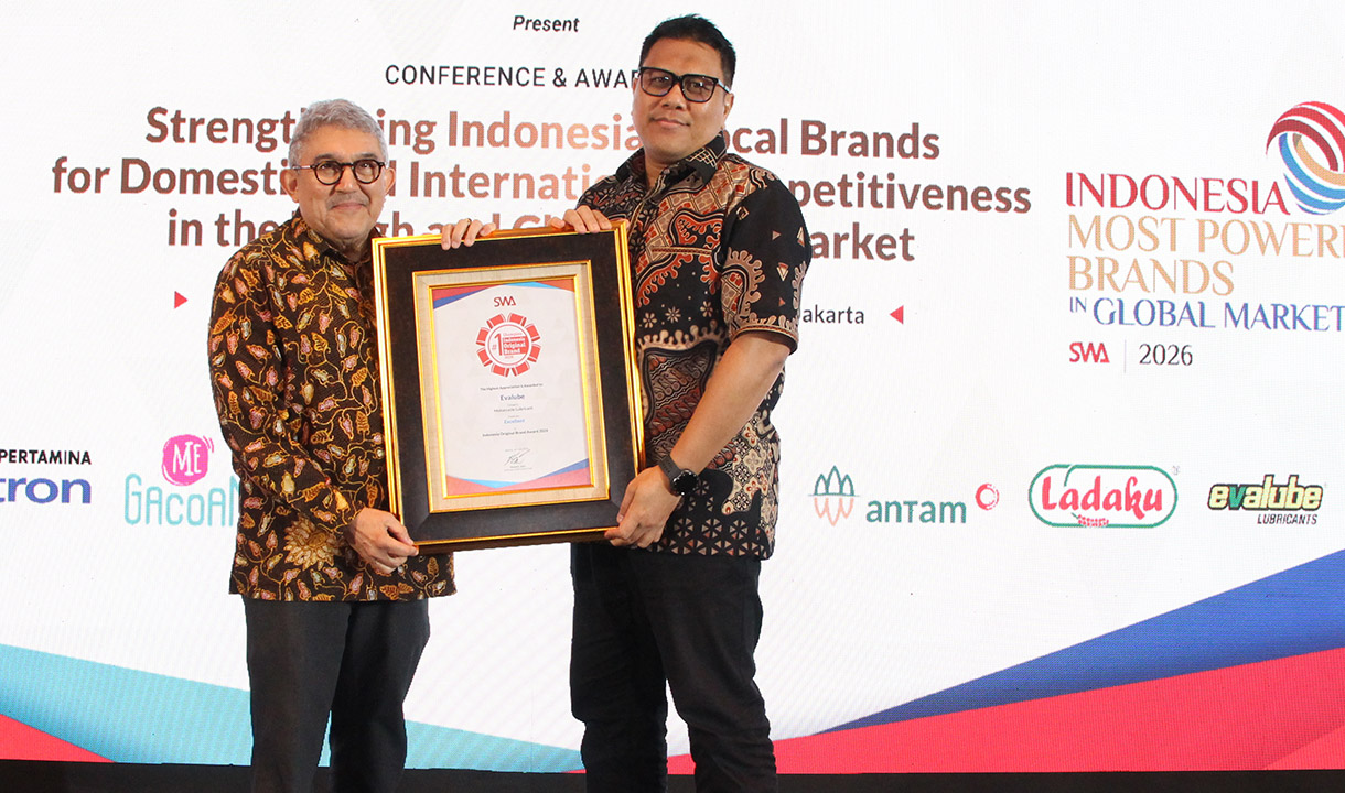Evalube meraih penghargaan Indonesia Original Brand 2026 untuk kategori oli motor