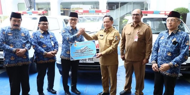 Mendagri Tito Karnavian memberi arahan usai penyerahan tiga ambulans untuk Aceh, 13 Juli 2026