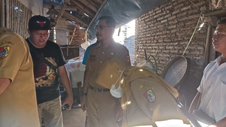 Rumah bambu tempat tinggal Ny Suwana di Pakusari, Jember
