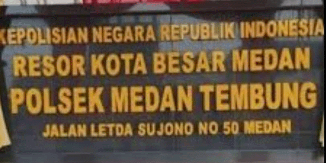Ilustrasi penangkapan di warung kopi dan barang bukti ponsel serta uang