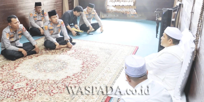 KA SPN Polda Sumut dan Kapolres Langkat bersama tokoh agama di Madrasah Tuan Guru Besilam