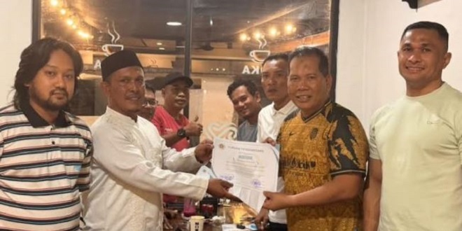 Penyerahan hadiah Sayembara Penulisan Feature PWI Kota Langsa di Noka Dining and Coffee