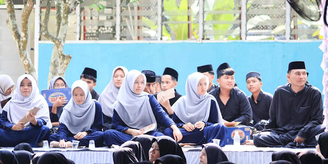Wakil Bupati menghadiri Tabligh Akbar di Ponpes Addinussyarifiah dan perayaan beasiswa kedua santri ke Al-Azhar
