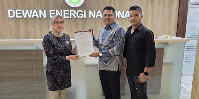 Wakil Ketua DPRK Banda Aceh menyerahkan surat ke Dewan Energi Nasional di Jakarta