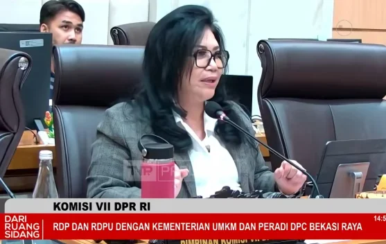 Ilustrasi pelaku UMKM dan interaksi dengan platform digital