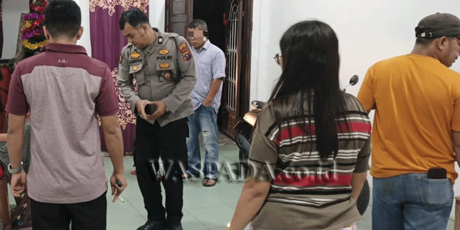 Polisi memeriksa lokasi dugaan pencurian di Jalan Bombongan Raya, Siantar