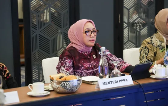 Menteri PPPA Arifah Fauzi membahas perlindungan anak di ruang digital