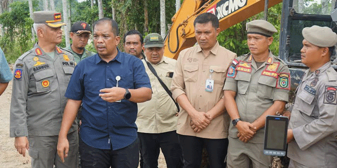Tim terpadu menertibkan PETI dan mengamankan alat berat di Kotanopan, Mandailing Natal