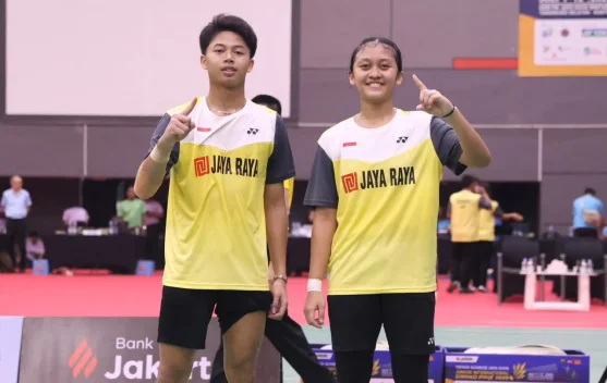 Zakaria dan Afizzah merayakan kemenangan U-17 Jaya Raya Junior GP 2026