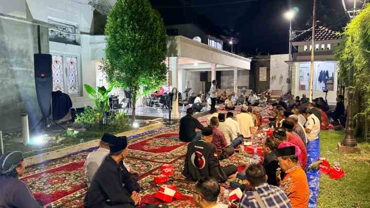 Pertemuan Ketua DPRD Surabaya dengan Ketua RW dan lurah Pakal-Benowo di rumah dinas