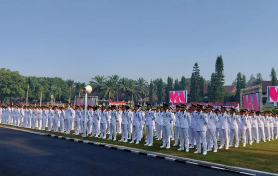 Presiden memimpin upacara pelantikan lulusan IPDN di Lapangan Parade Jatinangor