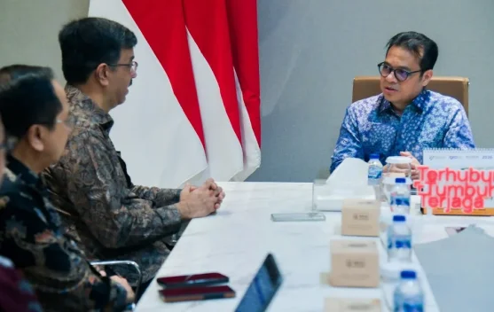 Wamenkomdigi Nezar Patria menerima audiensi XLSMART di kantor Kemkomdigi, Jakarta