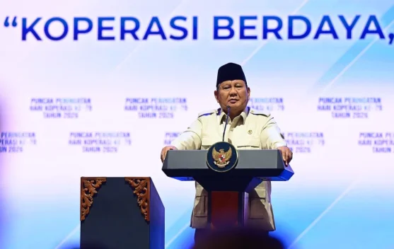 Presiden Prabowo menyampaikan pidato pada peringatan Hari Koperasi ke-79 di Indonesia Arena