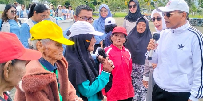 Peringatan Hari Lansia Nasional di halaman Kantor Bupati Simalungun dengan senam lansia dan layanan kesehatan