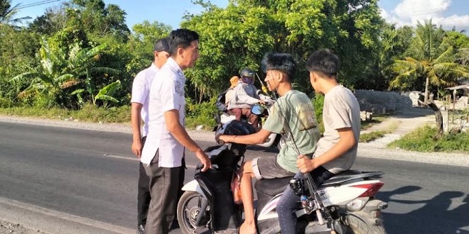 Petugas Satpol PP-WH patroli penegakan Syariat Islam di Jalan Lintas Cot Iri-Limpok
