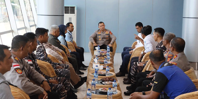Kapolres Sabang dan perwakilan instansi saat silaturahmi di Pelabuhan Balohan