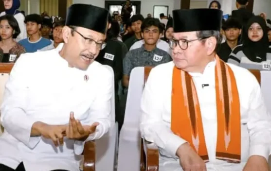 Gubernur Pramono Anung bersama siswa Sekolah Rakyat SRMA 10 Jakarta Selatan
