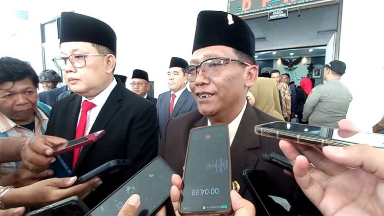 Pelantikan Hendik Budi Yuantoro sebagai anggota DPRD Kabupaten Blitar melalui mekanisme PAW