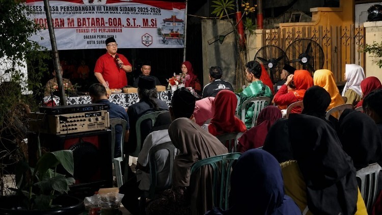 Anggota DPRD menindaklanjuti keluhan lampu penyeberangan dan kabel listrik di Kedung Anyar, Surabaya