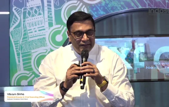 Logo Indosat Ooredoo Hutchison dengan ilustrasi teknologi AI dan grafik pertumbuhan
