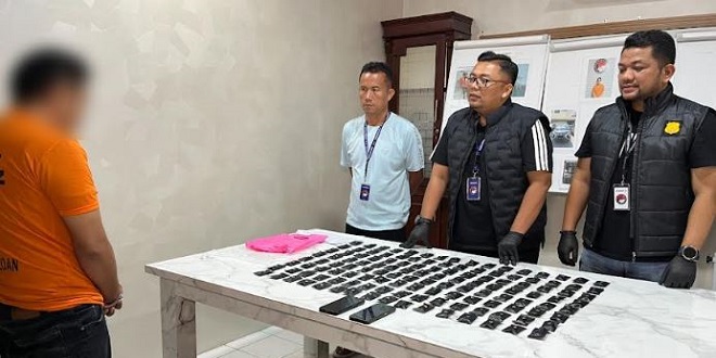 Ilustrasi barang bukti vape getar dan penggerebekan polisi di Medan