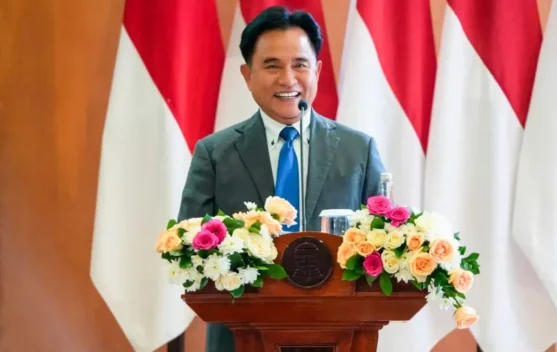 Yusril Ihza Mahendra memberikan pidato kunci pada seminar wisuda Universitas Terbuka 2026