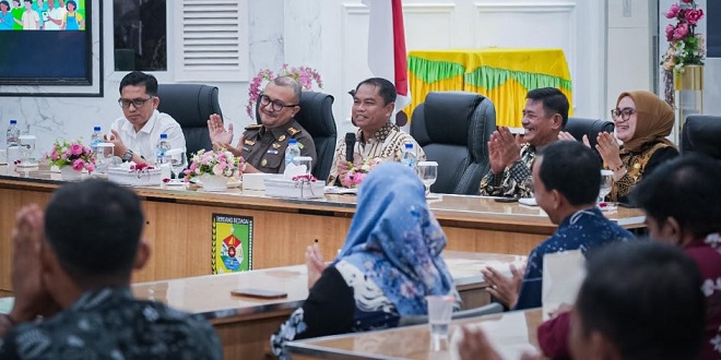 Bupati Darma Wijaya membuka Penerangan Hukum Jaga Desa di Aula Sultan Serdang