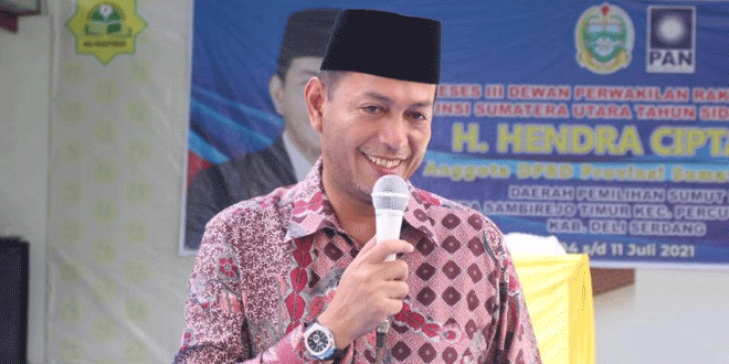 Pengunjung keluarga di area pameran Pekan Raya Sumatera Utara