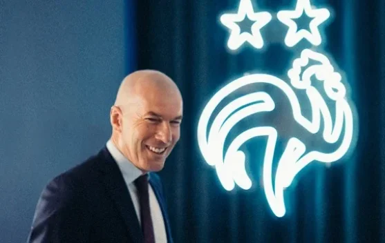 Zinedine Zidane penuh haru saat resmi menjadi pelatih timnas Prancis