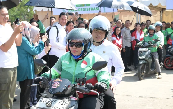 Menteri Perhubungan dan pengemudi mengikuti pelatihan keselamatan di Terminal Jatijajar Depok
