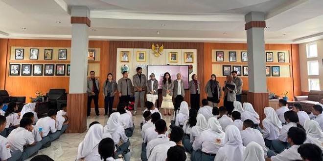Alumni IKAL SMANSA Medan menjadi pemateri MPLS di SMA Negeri 1 Medan