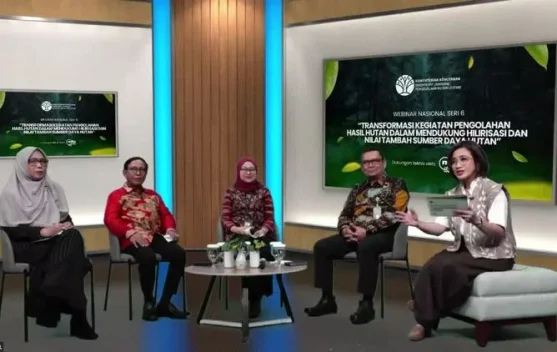 Ilustrasi industri pengolahan hasil hutan dan investasi kehutanan