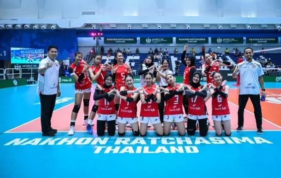 Tim voli putri U-18 Indonesia merayakan kemenangan atas Iran di AVC 2026