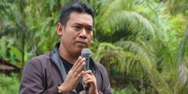 Gubernur Sumatera Utara Bobby Nasution meninggalkan ruang rapat DPRD Sumut