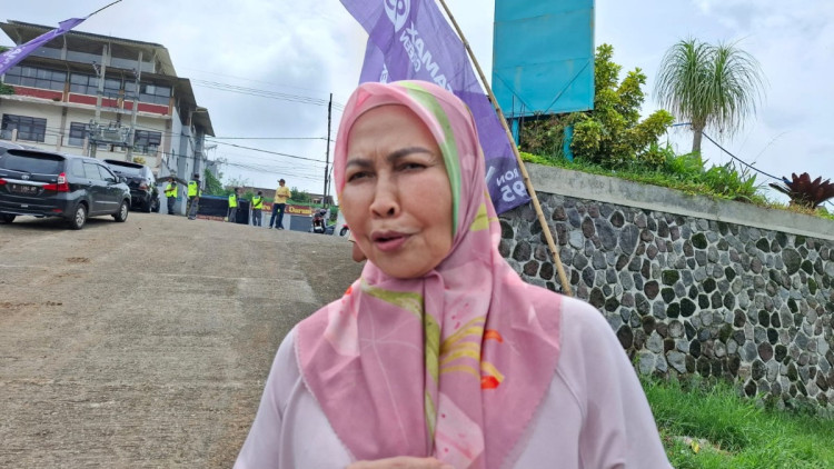 Penanaman pohon sebagai upaya reboisasi di kawasan perbukitan Malang Raya
