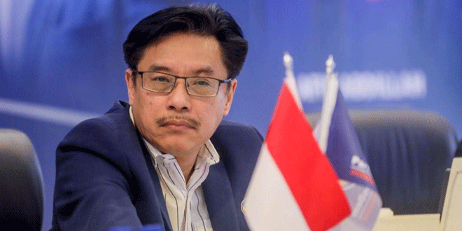 Bobby Nasution meninggalkan ruang rapat paripurna DPRD Sumut