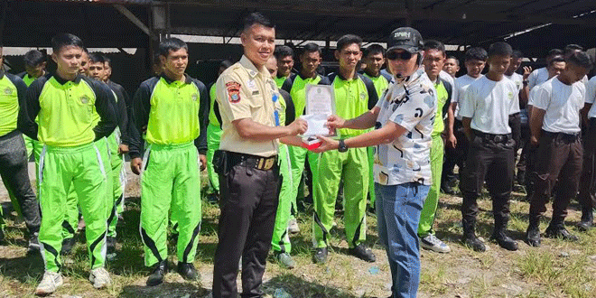 Edward Syandi terima penghargaan Juara III Lomba Satpam Teladan Nasional 2026