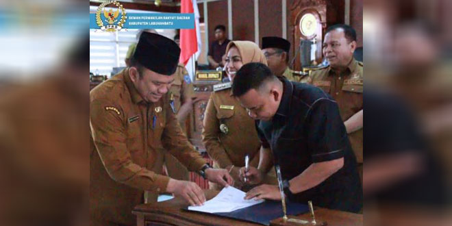 Rapat paripurna DPRD Kabupaten Labuhanbatu membahas laporan Banggar Ranperda APBD 2025