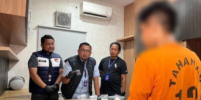 Barang bukti sabu dan barang sitaan dari tersangka saat penangkapan di Medan