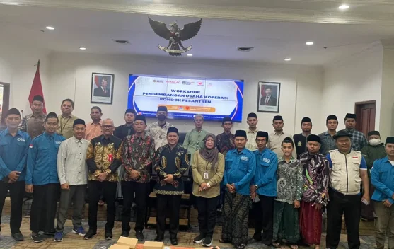 Pengurus koperasi pesantren mengikuti workshop di Kantor Bupati Lumajang