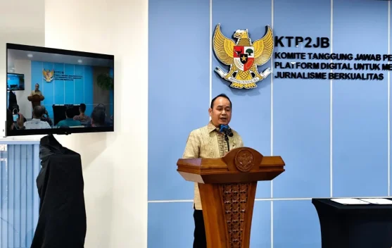 Ketua KPPU Gopprera Panggabean saat penandatanganan kerja sama KPPU dan KTP2JB di Jakarta