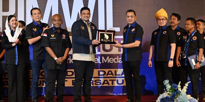 Bobby Nasution memberi sambutan saat membuka Rapimwil GP Nasdem Sumut di Medan