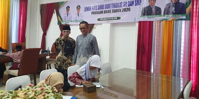 Peserta lomba Beut Kitab Bak Sikula membaca kitab di Aceh Besar
