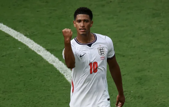 Jude Bellingham merayakan gol menyamakan kedudukan melawan Norwegia di Stadion Miami