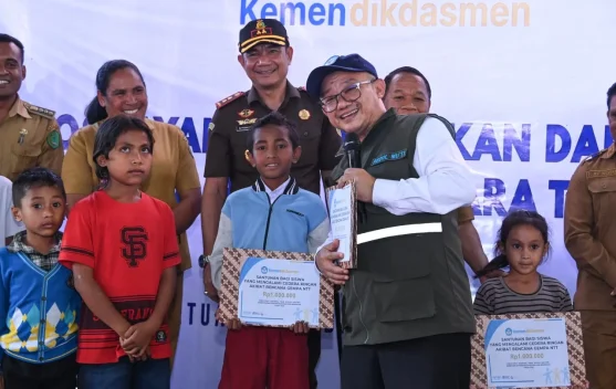 Mendikdasmen Abdul Mu'ti kunjungi SD Inpres Ngelapadhi di Ngada, NTT
