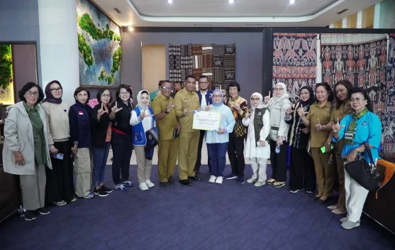 Menteri PPPA menyerahkan bantuan 30 ton untuk korban gempa di Labuan Bajo, Flores