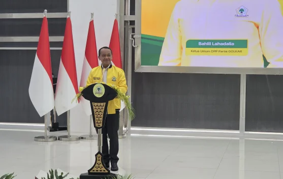 Bahlil Lahadalia berbicara pada pembukaan ToT Akademi Partai Golkar 2026 di Kantor DPP Golkar, Jakarta