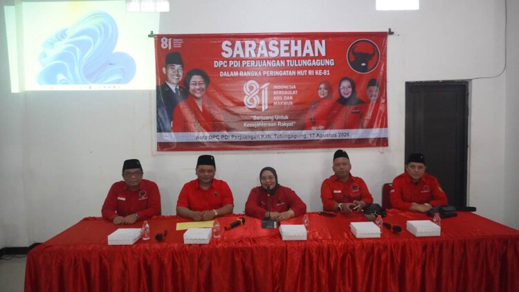 Kader PDI Perjuangan Tulungagung mengikuti sarasehan kebangsaan HUT ke-81 RI