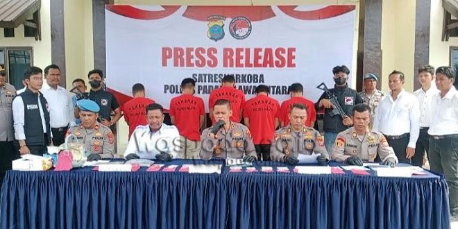 Petugas kepolisian mengamankan barang bukti narkotika di Polres Padang Lawas Utara