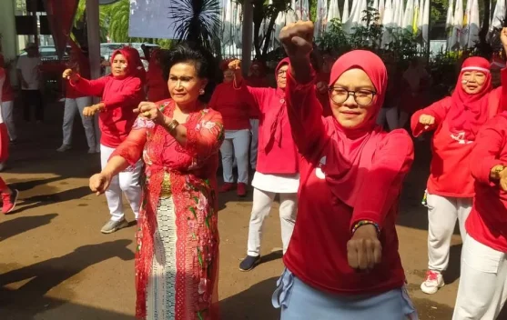 Ketua Umum KOWANI Nannie Hadi Tjanjanto berbicara pada peringatan HUT ke-81 RI di kantor KOWANI